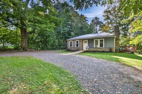 4995 Newton Rd, Hamburg, NY 14075