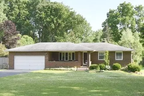 1328 Swann Rd, Youngstown, NY 14174