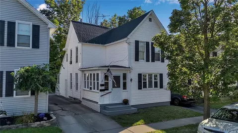 14 Clark St, Lancaster, NY 14086