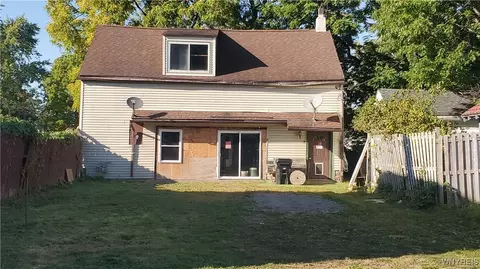18 James Pl, Lancaster, NY 14086