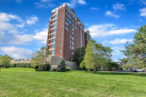 605 Admirals Walk Cir, Buffalo, NY 14202