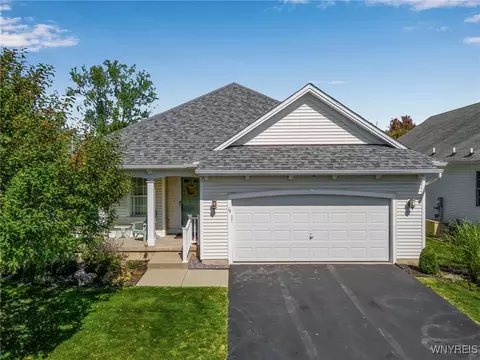 14 Glenfield Dr, West Seneca, NY 14224