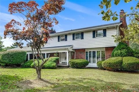 859 The Circle Dr, Lewiston, NY 14092