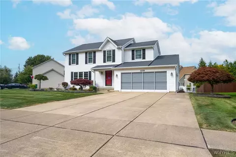 3255 Brookfield Ln, Hamburg, NY 14075