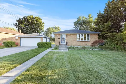 141 Angelacrest Ln, West Seneca, NY 14224