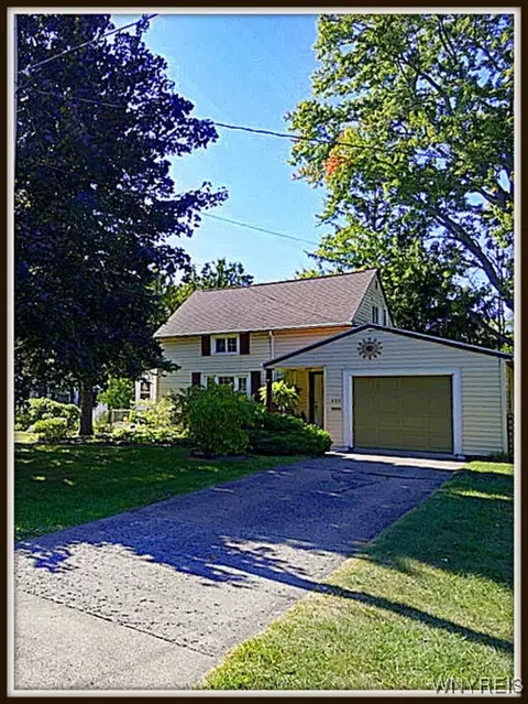 465 N 5th St, Lewiston, NY 14092