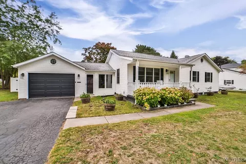 571 Lockport St, Porter, NY 14174