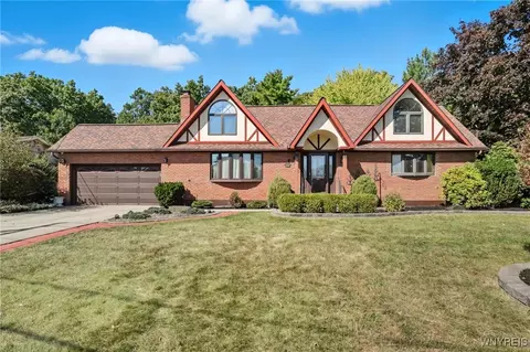 6950 Colonial Dr, Niagara, NY 14305