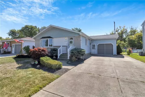 389 N Creek Dr, Depew, NY 14043