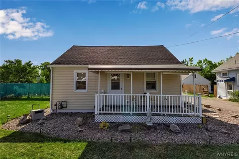 7901 Packard Rd, Niagara, NY 14304
