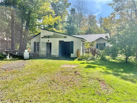 153 Lake View Dr, Java, NY 14009