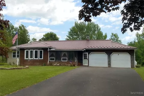 7978 Sackett Rd, Bergen, NY 14416