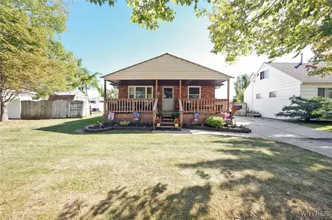 21 Royal Palm Dr, Cheektowaga, NY 14225