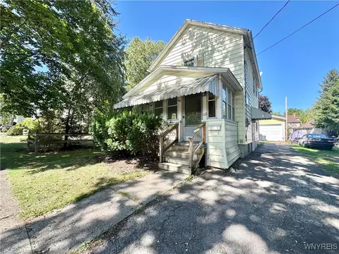 112 Chestnut St, Shelby, NY 14103