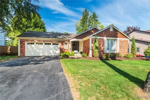 293 Bramblewood Ln, East Amherst, NY 14051