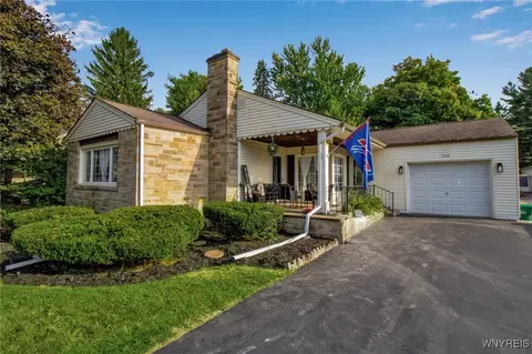 7338 Rochester Rd, Lockport, NY 14094