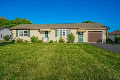 3237 Northway Dr, Cambria, NY 14132
