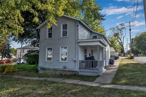 27 Saxton St, Lockport, NY 14094