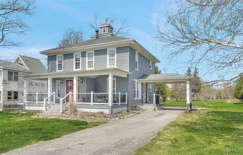 2028 Lakeview Rd, Lake View, NY 14085