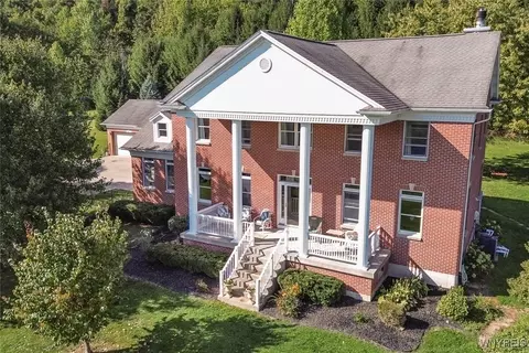 6405 Hillcroft Dr, Boston, NY 14025