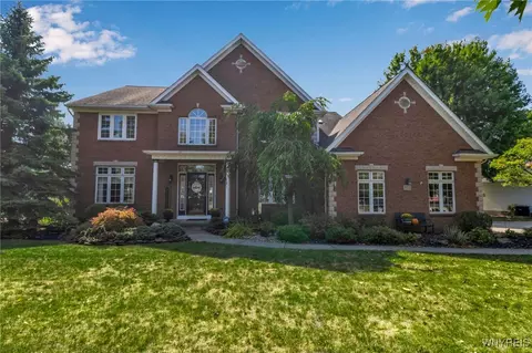8153 Golden Oak Cir, Buffalo, NY 14221