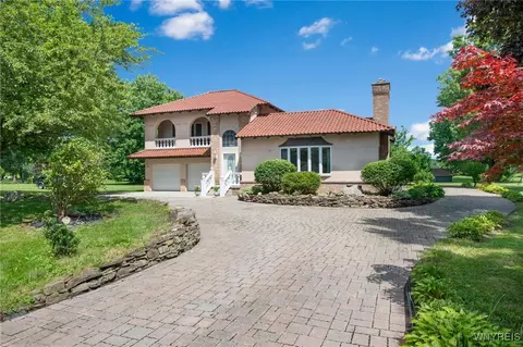 5275 Tonawanda Creek Rd, Pendleton, NY 14120