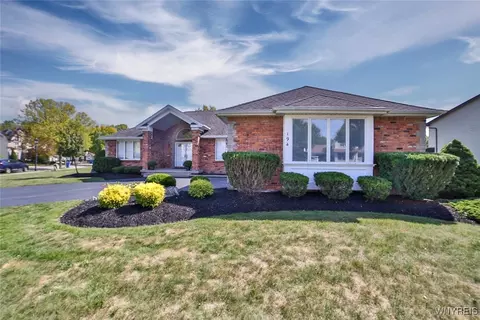 194 Meadow Spring Ln, East Amherst, NY 14051