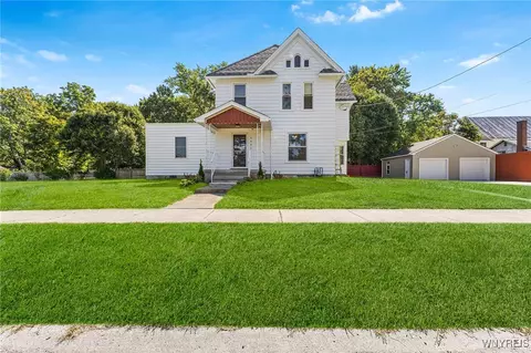 6882 Boston Cross Rd, Boston, NY 14025