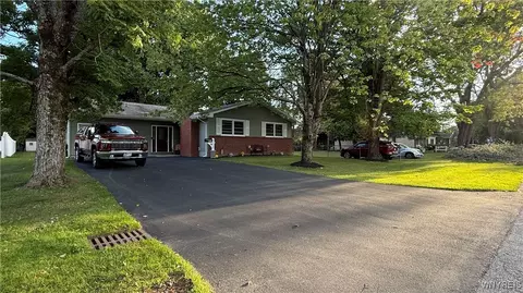 13379 Mercer Dr, Alden, NY 14004