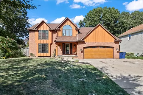 151 Independence Dr, Lockport, NY 14094