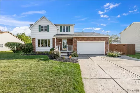 23 Gale Dr, Lancaster, NY 14086