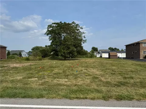 6983 Plaza Dr, Wheatfield, NY 14304