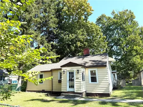 7009 Schuyler Dr, Evans, NY 14047