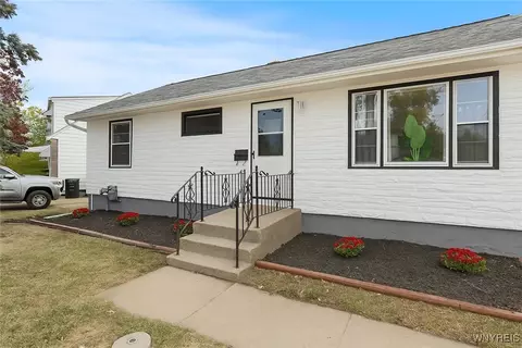 43 Mosher Dr, Tonawanda, NY 14150