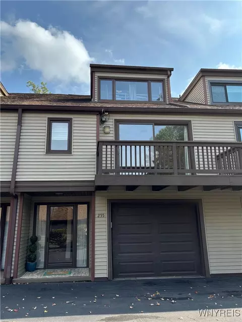 255 Old Meadow Dr, East Amherst, NY 14051