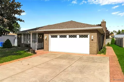 149 Heritage Farm Rd, West Seneca, NY 14218