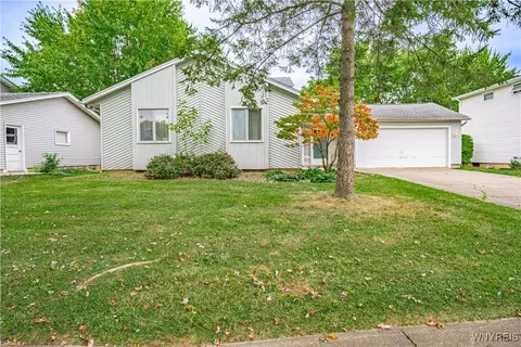 105 Park Lane Cir, Lockport, NY 14094