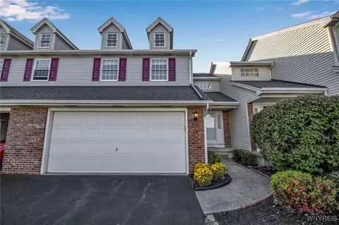 38 Hillcrest Hts, West Seneca, NY 14224