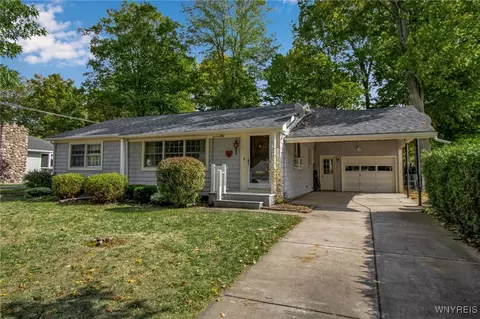 14 Sylvan Pkwy, Newstead, NY 14001