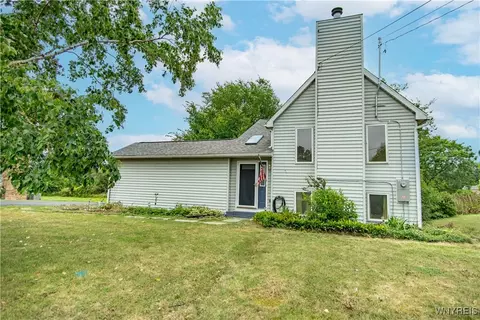 2184 Meadow Ln, Grand Island, NY 14072