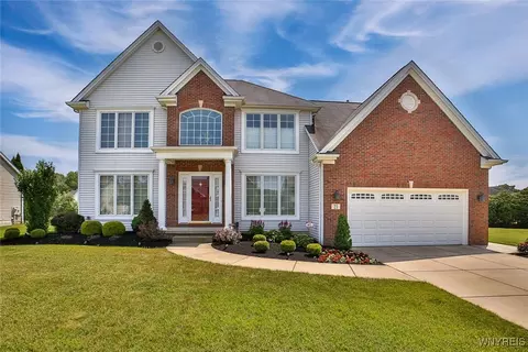 21 Pennington Ct, Amherst, NY 14228