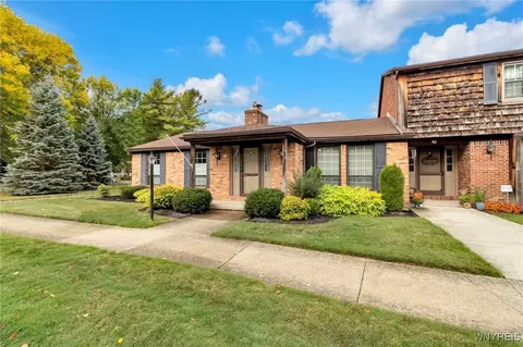 61 Wedgewood Dr, Amherst, NY 14221