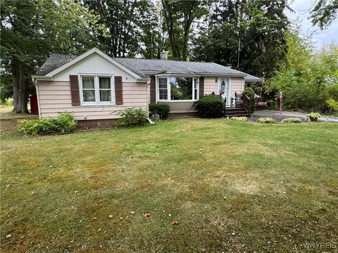 1314 Stebbins Rd, Hanover, NY 14136