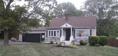 4963 Sunset Dr, Lockport, NY 14094