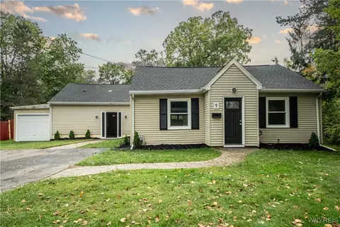 9 Pleasant Ave, Evans, NY 14006