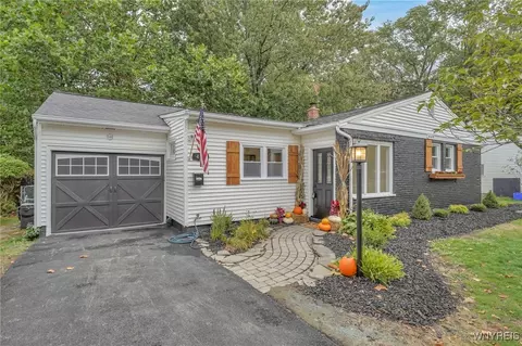 449 Lakewood Pkwy, Amherst, NY 14226