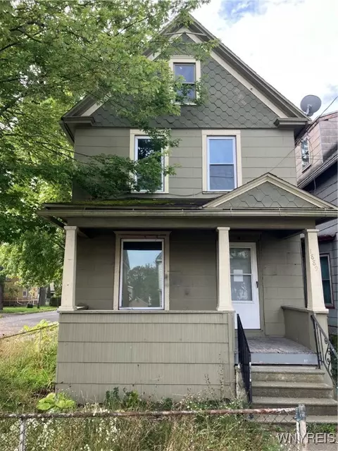 1889 Ontario Ave, Niagara Falls, NY 14305