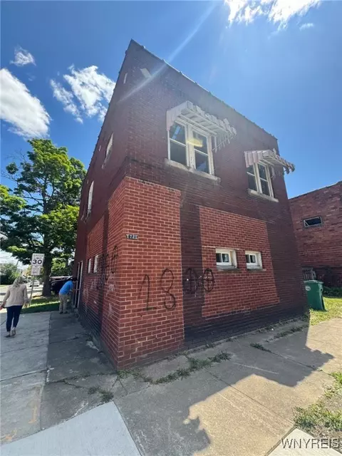 1805 Weston Ave, Niagara Falls, NY 14305