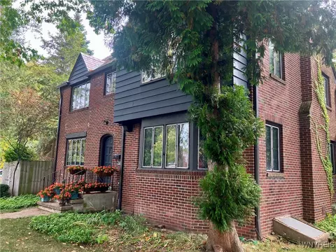 77 Bentham Pkwy, Amherst, NY 14226