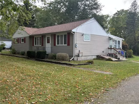 3204 Ewings Rd, Newfane, NY 14108